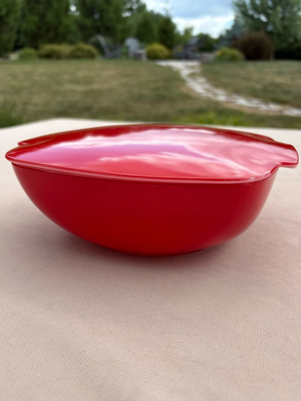 Pyrex Red Hostess casserole dish from the 1950s, 1.5 qt